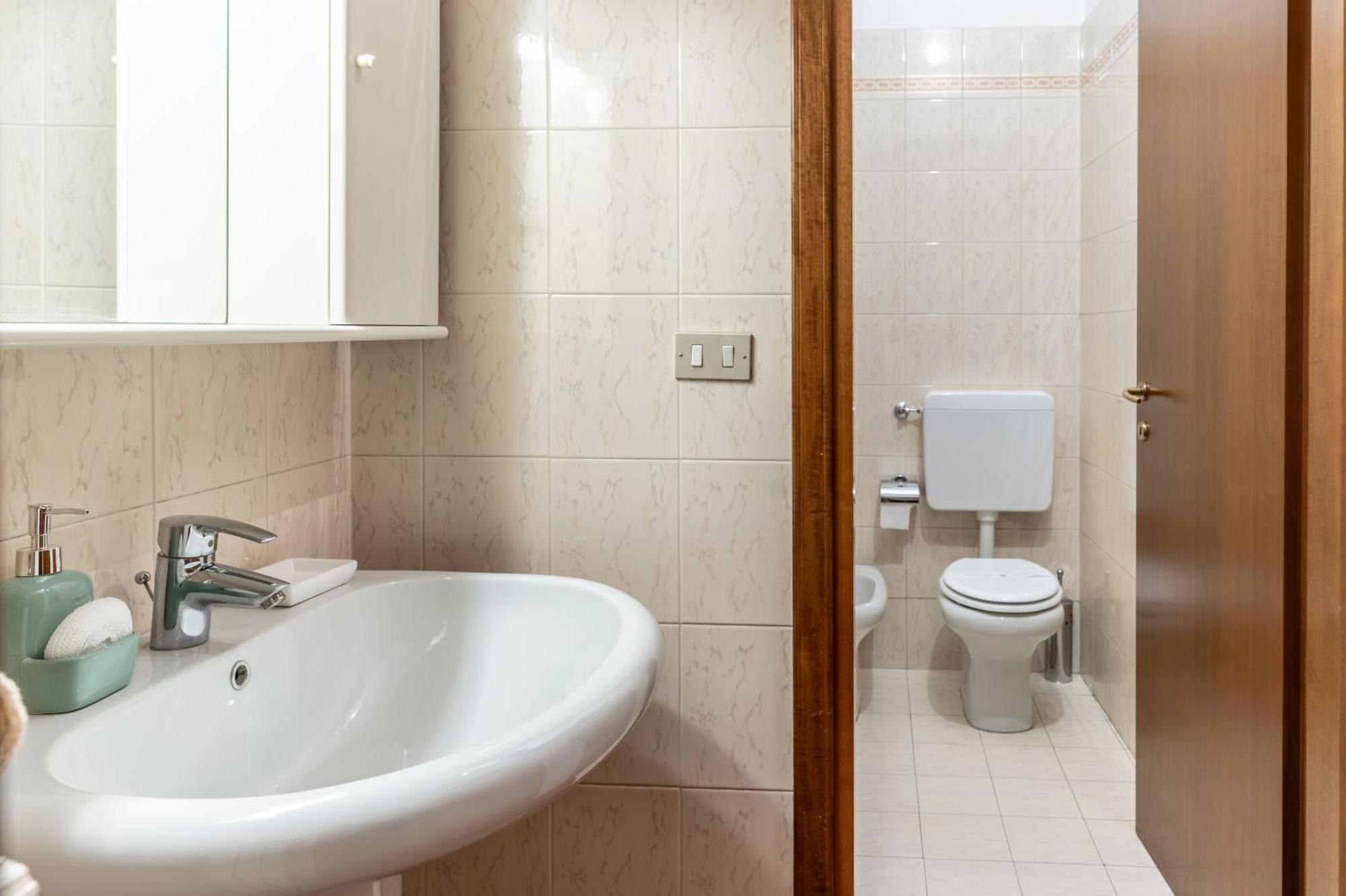 -Near Arena & Parking - Pet Friendly Historical Arena Palace Apartment Верона Екстериор снимка