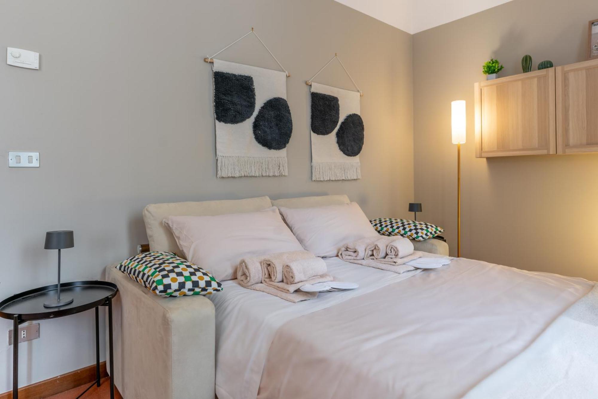 -Near Arena & Parking - Pet Friendly Historical Arena Palace Apartment Верона Екстериор снимка