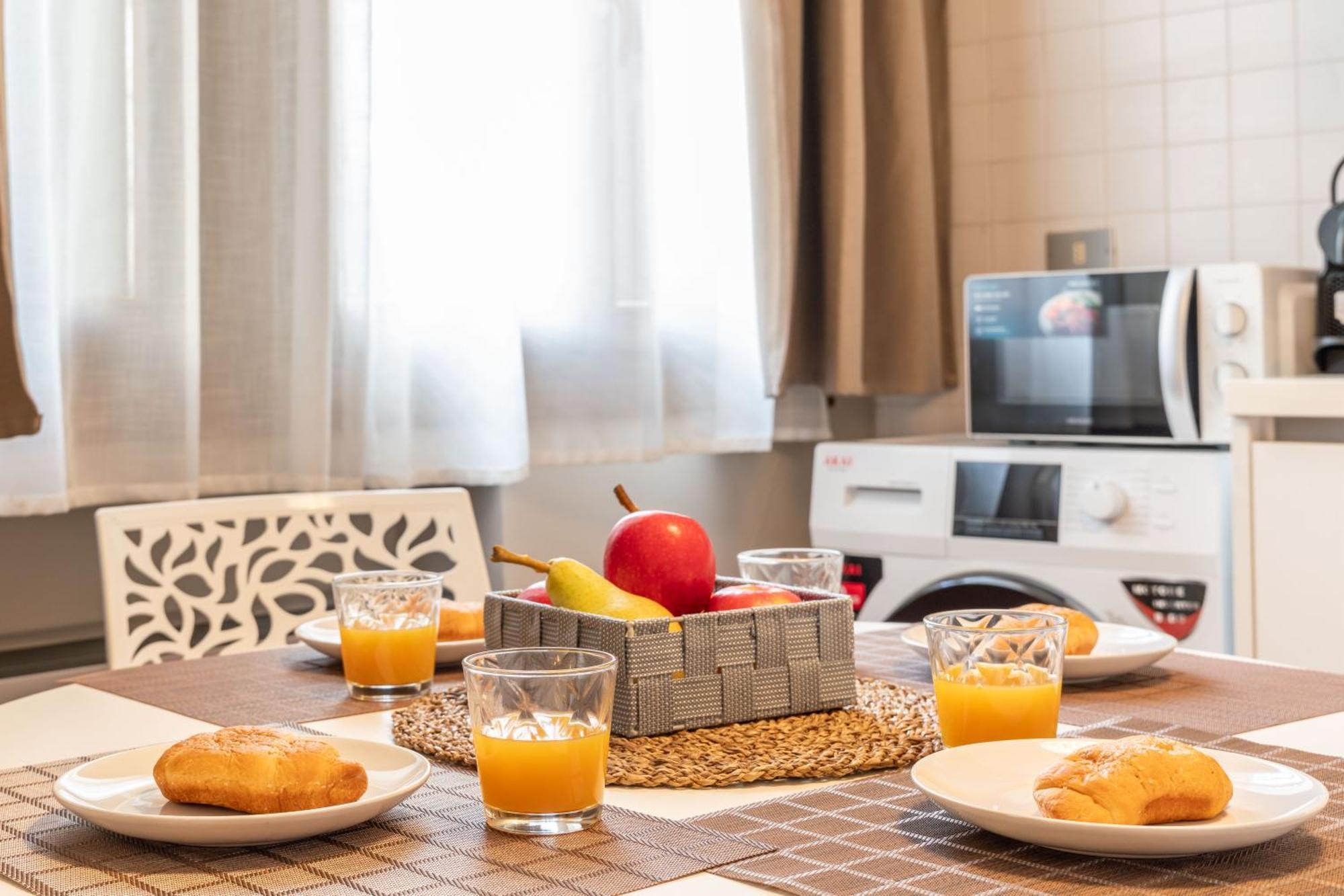 -Near Arena & Parking - Pet Friendly Historical Arena Palace Apartment Верона Екстериор снимка
