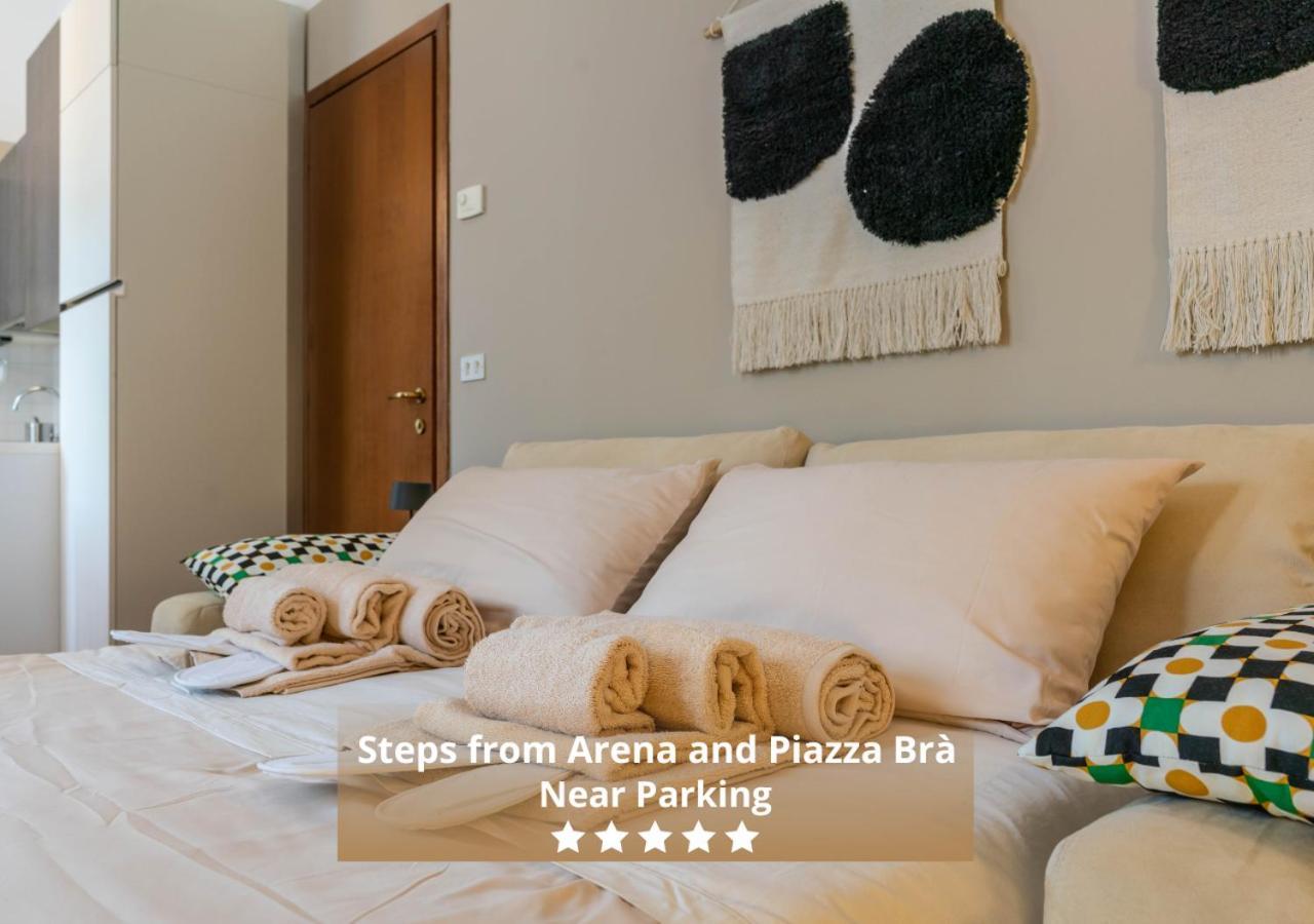 -Near Arena & Parking - Pet Friendly Historical Arena Palace Apartment Верона Екстериор снимка